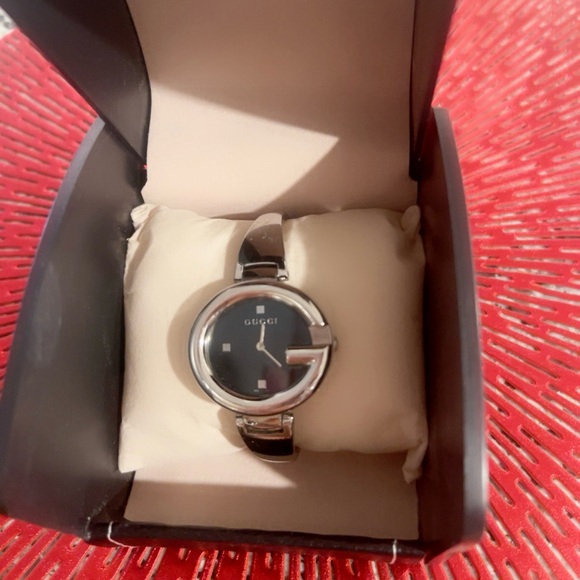 GUCCI G FACE WOMENS BRACELET WATCH With LEATHER CASE - Picture 1 of 4
